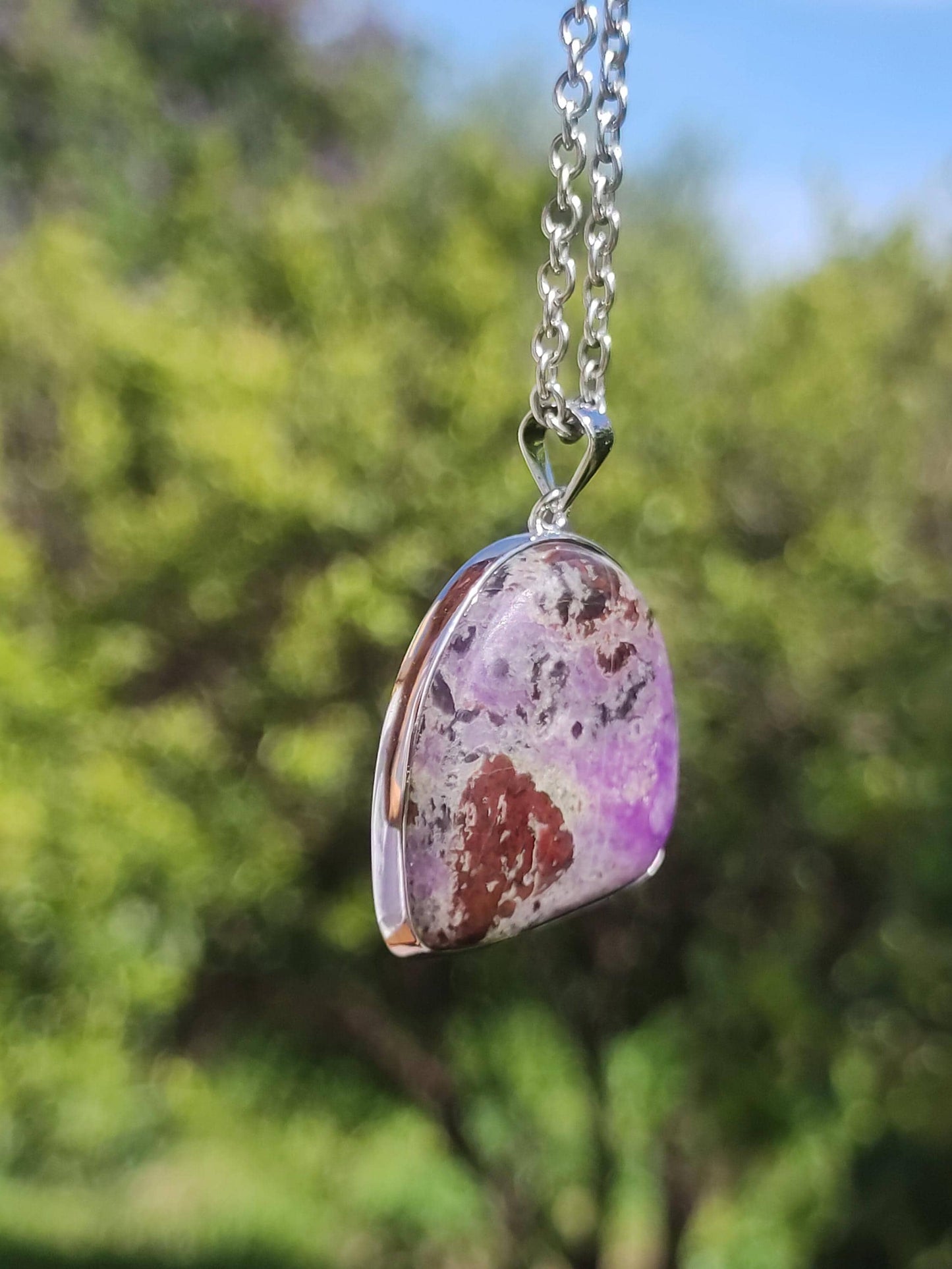 Sugilite / Sugilite avec monture en argent 925 collier de pierres précieuses violettes pierre de guérison naturelle énergie rareté homme femme lui son cadeau noble de haute qualité