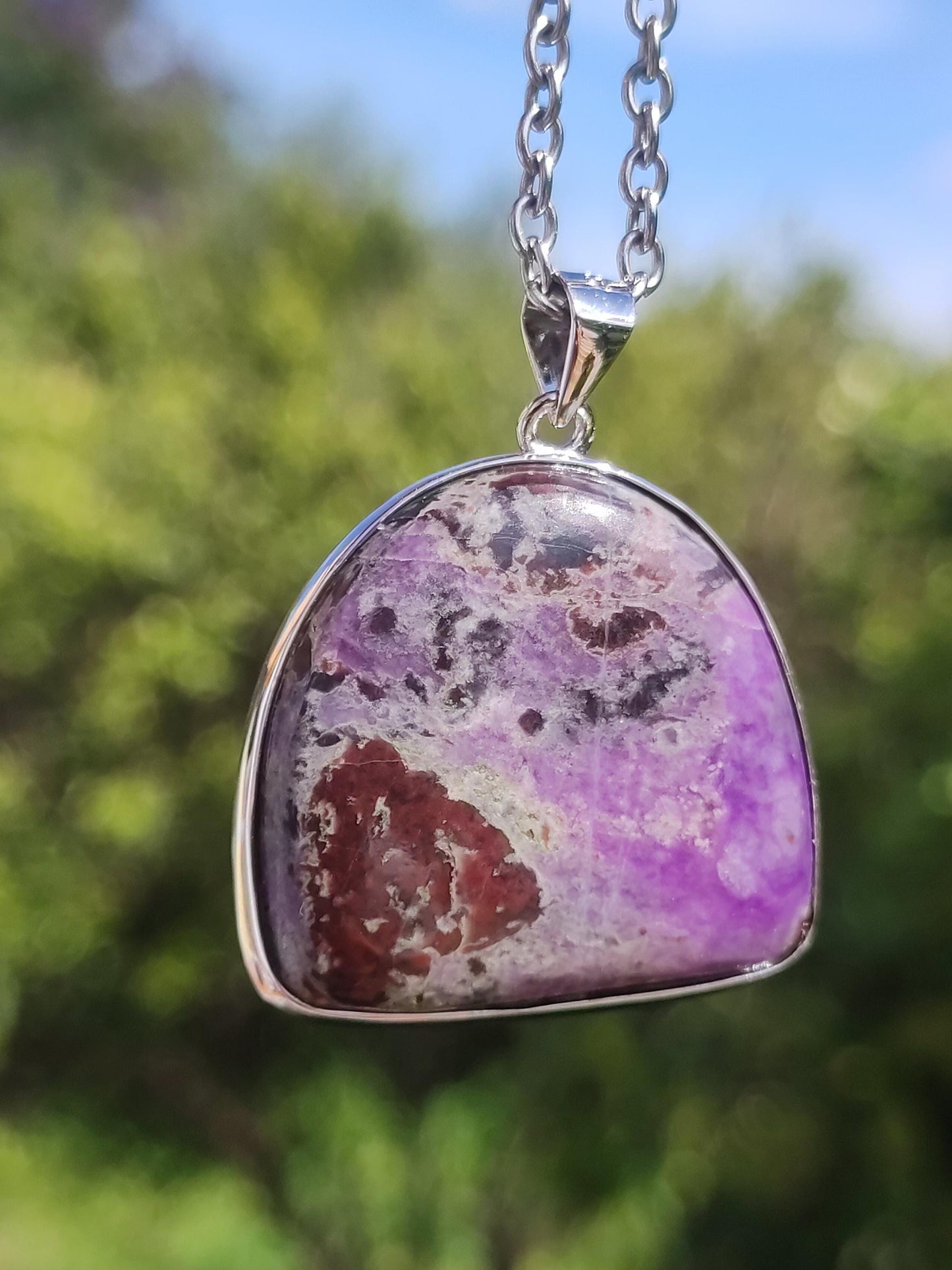 Sugilite / Sugilite avec monture en argent 925 collier de pierres précieuses violettes pierre de guérison naturelle énergie rareté homme femme lui son cadeau noble de haute qualité