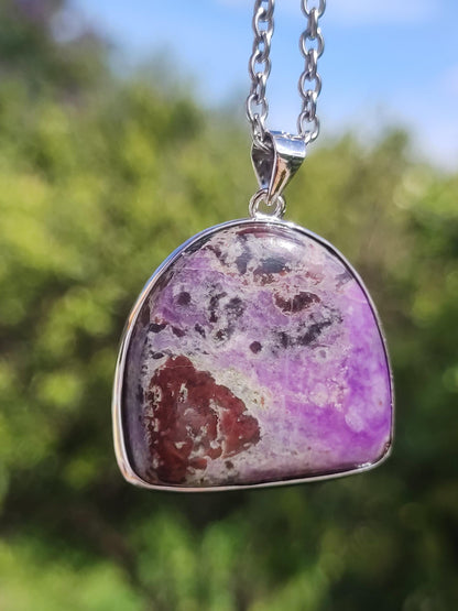 Sugilite / Sugilite avec monture en argent 925 collier de pierres précieuses violettes pierre de guérison naturelle énergie rareté homme femme lui son cadeau noble de haute qualité