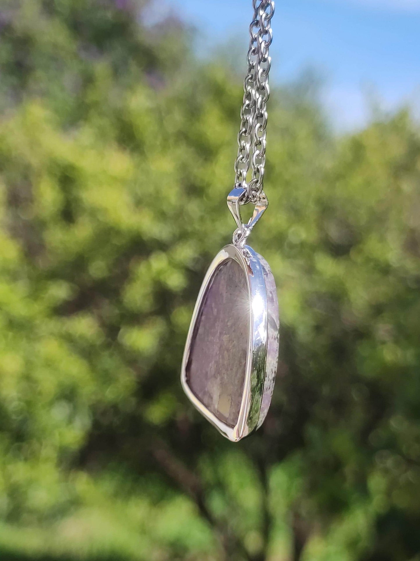 Sugilite / Sugilite avec monture en argent 925 collier de pierres précieuses violettes pierre de guérison naturelle énergie rareté homme femme lui son cadeau noble de haute qualité