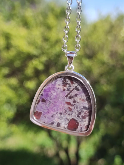 Sugilite / Sugilite avec monture en argent 925 collier de pierres précieuses violettes pierre de guérison naturelle énergie rareté homme femme lui son cadeau noble de haute qualité