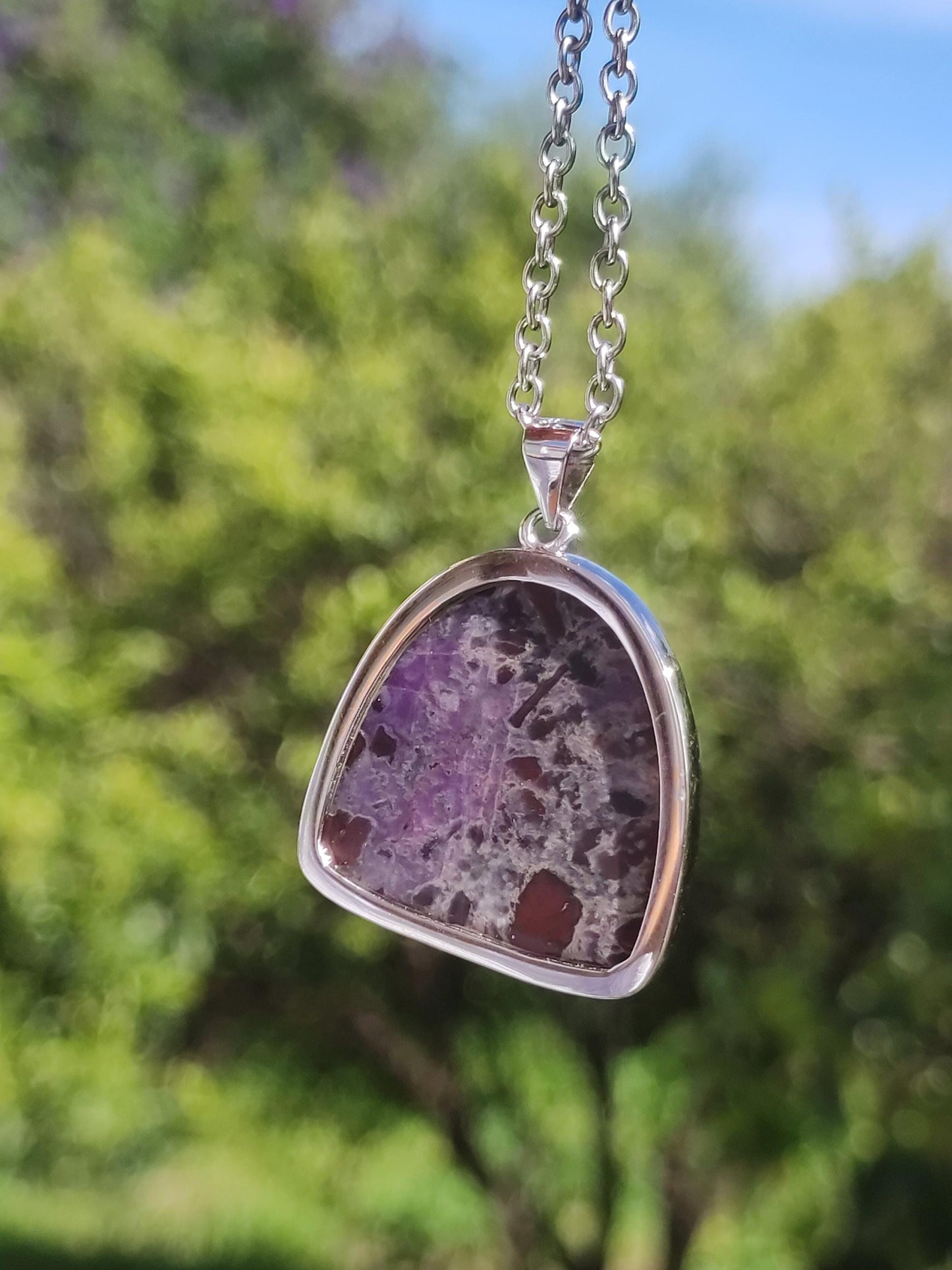 Sugilite / Sugilite avec monture en argent 925 collier de pierres précieuses violettes pierre de guérison naturelle énergie rareté homme femme lui son cadeau noble de haute qualité