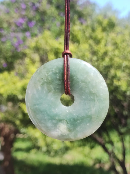 Collier unisexe en jade de Birmanie 50 mm *Rare*, pierre précieuse naturelle aux vertus curatives, symbole de pouvoir et d'énergie. Cristal rare, pendentif, nature, cadeau, vert.