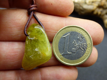 Vert grenat (Grossulaire) - Collier de pierres précieuses HIPPIE GOA Boho Ethnique Pierre de guérison naturelle Cristaux de rareté Bijoux Pendentif Pierre naturelle Cadeau