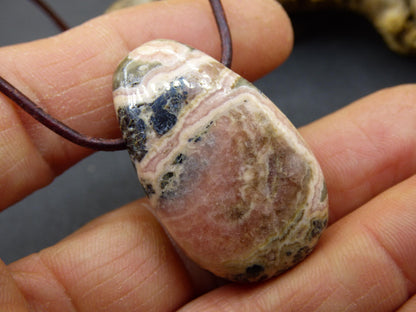 Rhodochrosite A - Collier de pierres précieuses rose pierre de guérison He She Homme Femme Cadeau Chanceux Pendentif HIPPIE GOA Boho Tibet Ethnique Naturel Unique