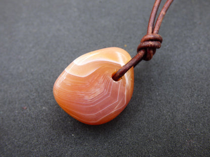 Cornaline Cornaline Cornaline - Collier de pierres précieuses rouge Pierre de guérison naturelle Cristaux Pendentif Homme Femme Enfant Cadeau Lui Elle Frère Sœur