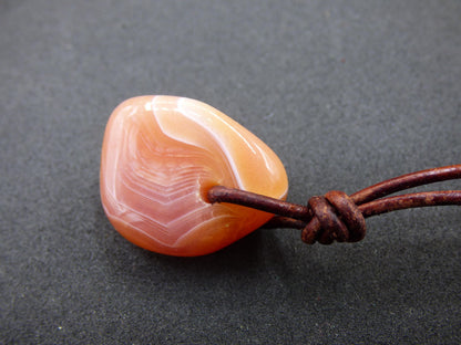 Cornaline Cornaline Cornaline - Collier de pierres précieuses rouge Pierre de guérison naturelle Cristaux Pendentif Homme Femme Enfant Cadeau Lui Elle Frère Sœur