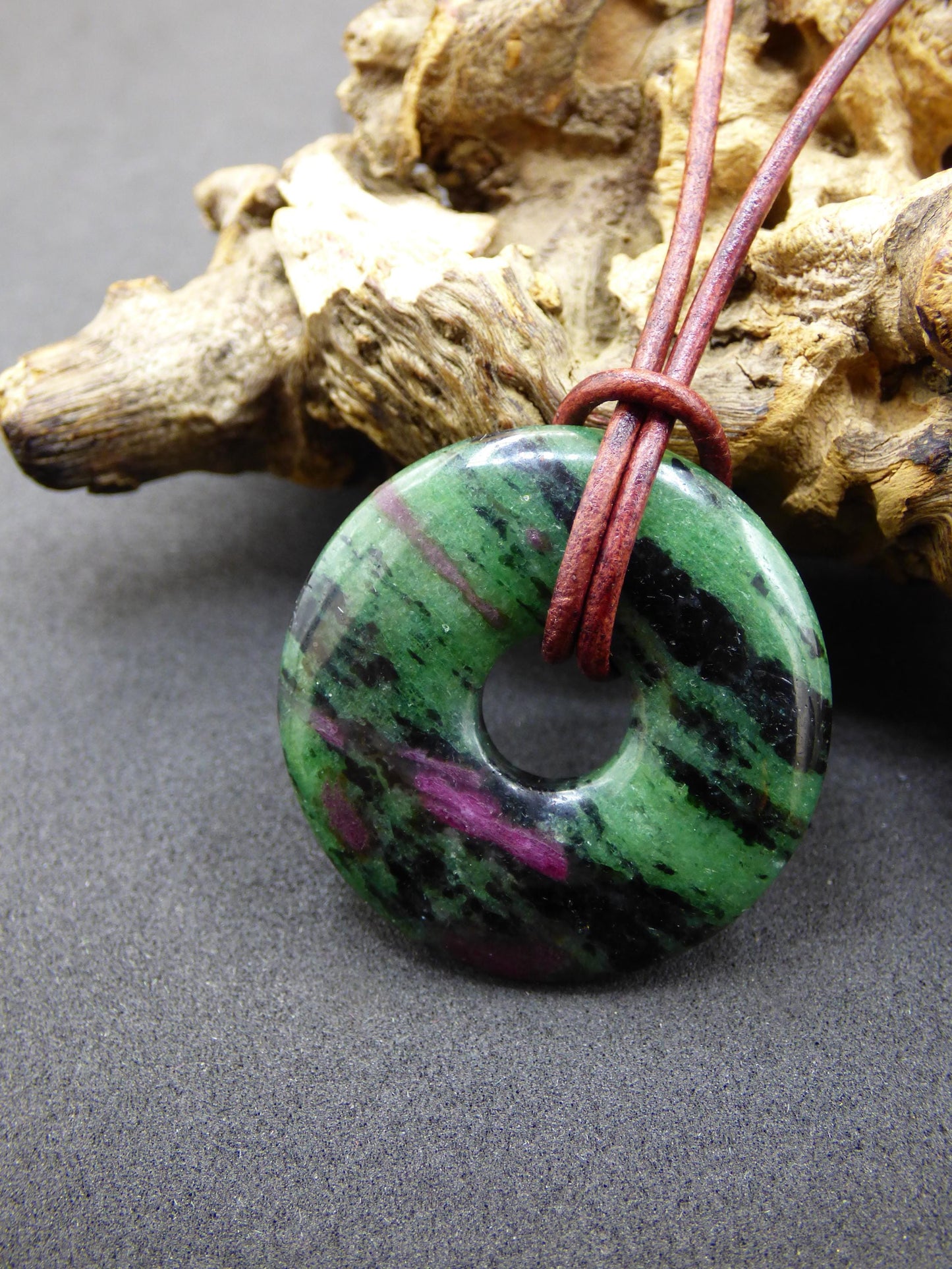Rubis en Zoisite ~ Donut Collier de pierres précieuses Rouge Vert Pierre de guérison naturelle Homme Femme Bonne chance Protection HIPPIE GOA Boho Tibet Ethnique Rareté Cadeau Lui Elle