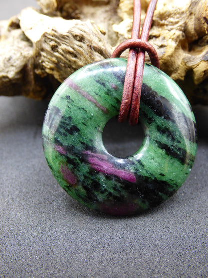 Rubis en Zoisite ~ Donut Collier de pierres précieuses Rouge Vert Pierre de guérison naturelle Homme Femme Bonne chance Protection HIPPIE GOA Boho Tibet Ethnique Rareté Cadeau Lui Elle