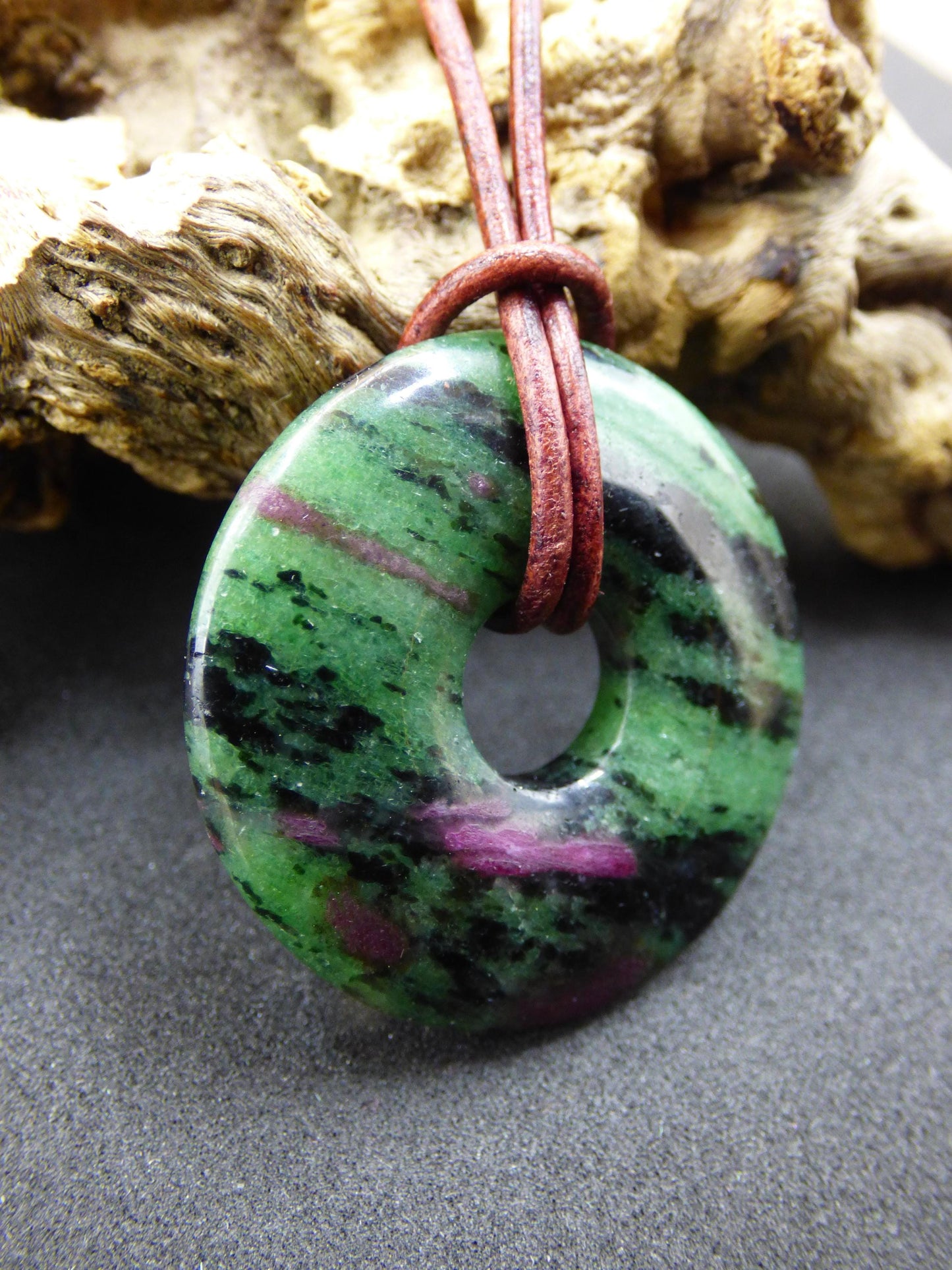 Rubis en Zoisite ~ Donut Collier de pierres précieuses Rouge Vert Pierre de guérison naturelle Homme Femme Bonne chance Protection HIPPIE GOA Boho Tibet Ethnique Rareté Cadeau Lui Elle