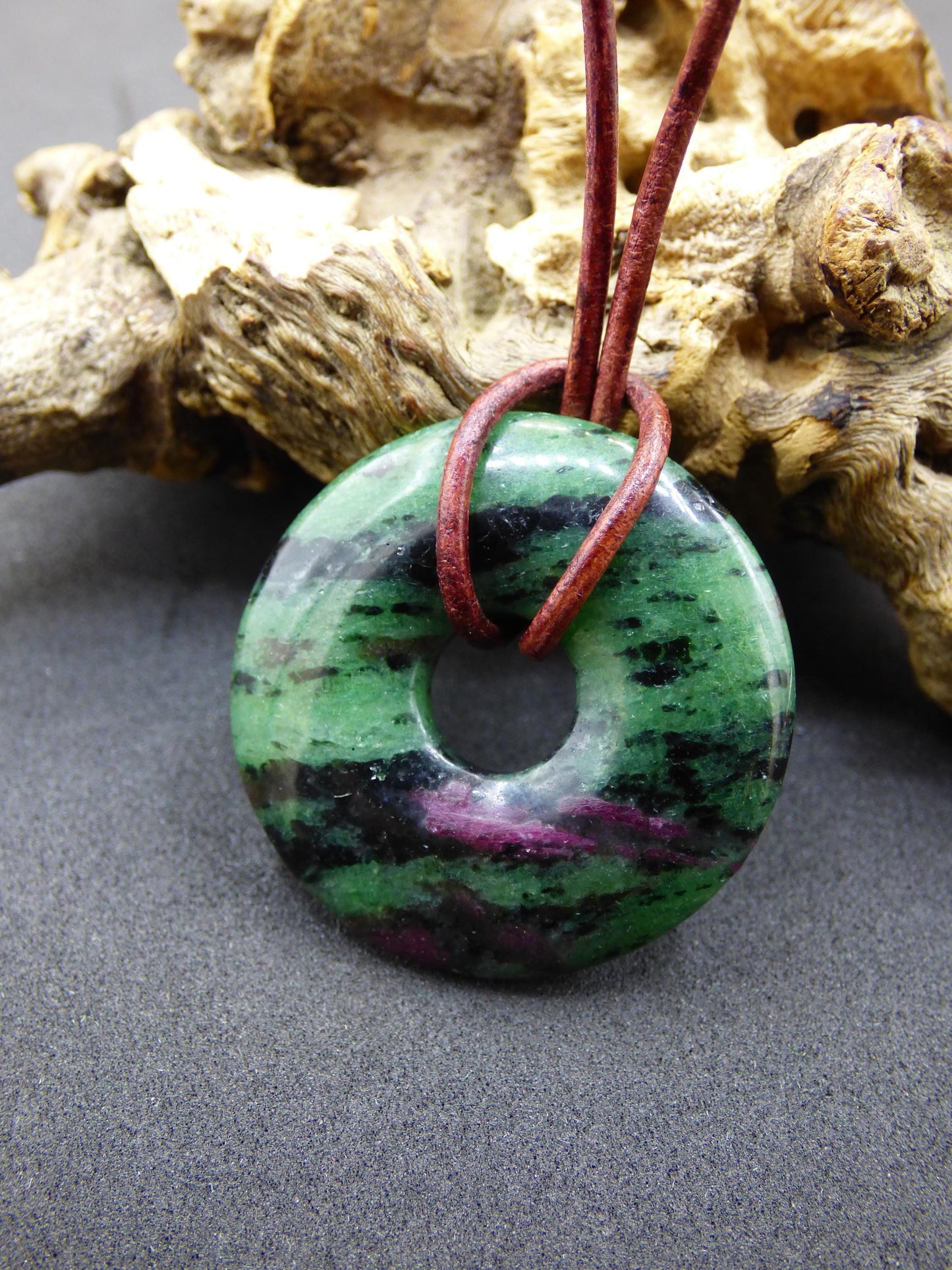Rubis en Zoisite ~ Donut Collier de pierres précieuses Rouge Vert Pierre de guérison naturelle Homme Femme Bonne chance Protection HIPPIE GOA Boho Tibet Ethnique Rareté Cadeau Lui Elle