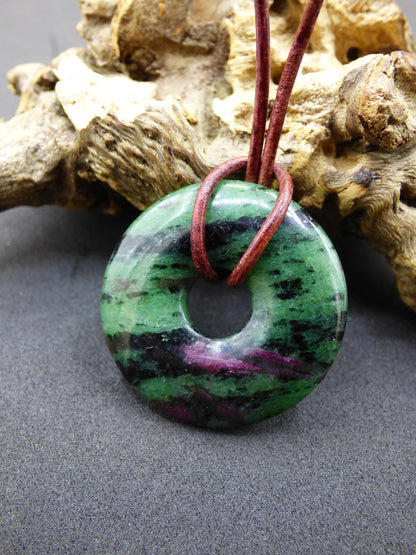 Rubis en Zoisite ~ Donut Collier de pierres précieuses Rouge Vert Pierre de guérison naturelle Homme Femme Bonne chance Protection HIPPIE GOA Boho Tibet Ethnique Rareté Cadeau Lui Elle