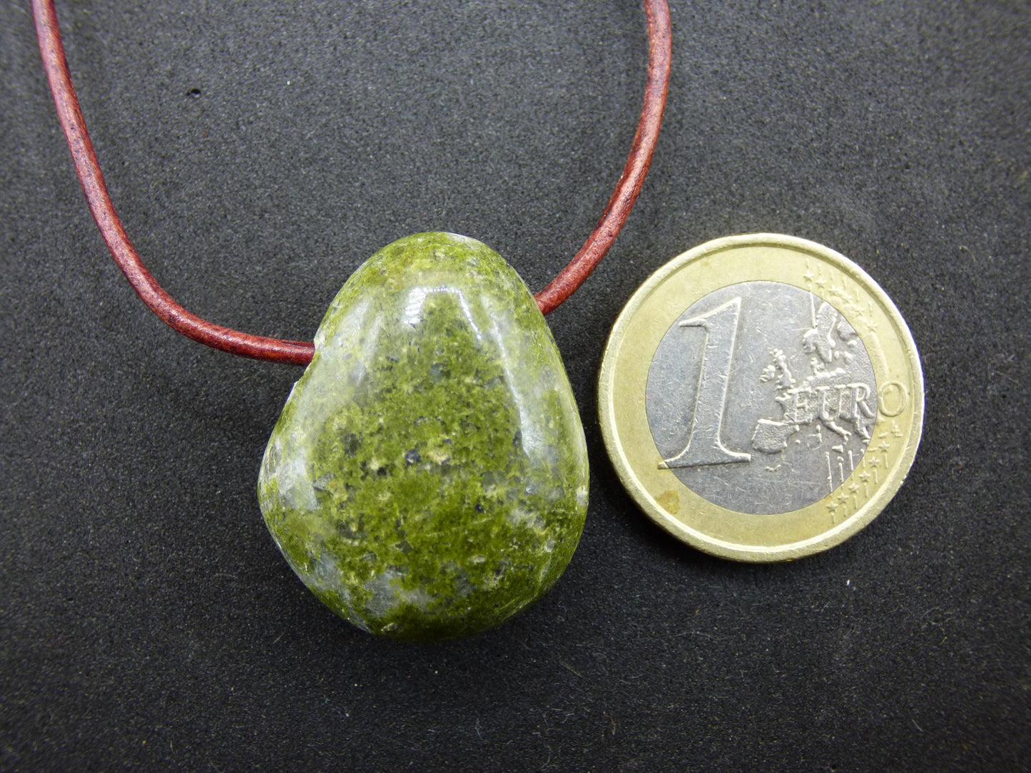 Épidote ~ Collier en pierre précieuse verte naturelle Pendentif pierre de guérison Homme Femme Lui Elle Ami Cadeau Unique Spécial Noël Goa Boho Ethnique Vintage