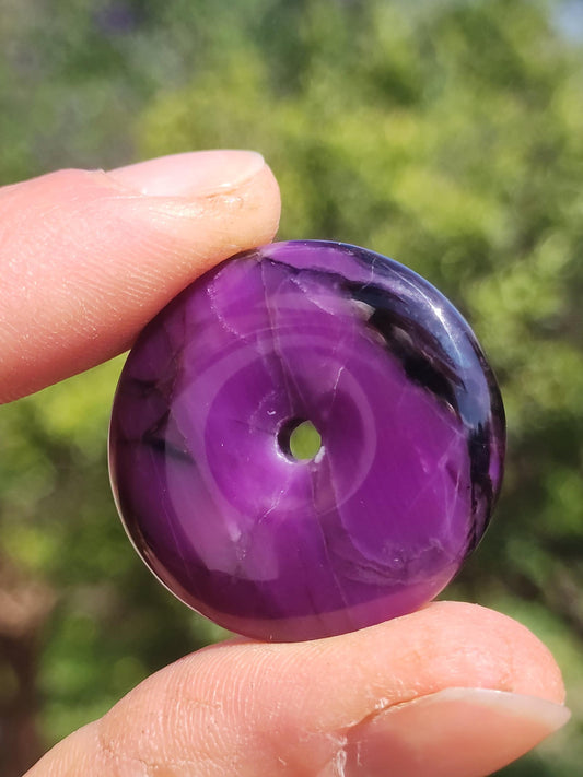 Sugilith Schutz Donut Edelstein Kristall Heilstein Rarität Selten Sammler Sugilit lila Anhänger rund Geschenk Mann Frau Er Sie Freund violet