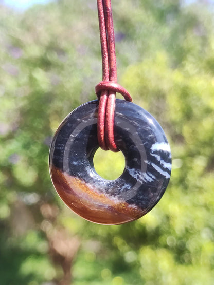Collier donut en agate noire 30 mm - pierre précieuse homme femme père mère fille ami pierre de guérison bijoux porte-bonheur hippie nature rareté cadeau