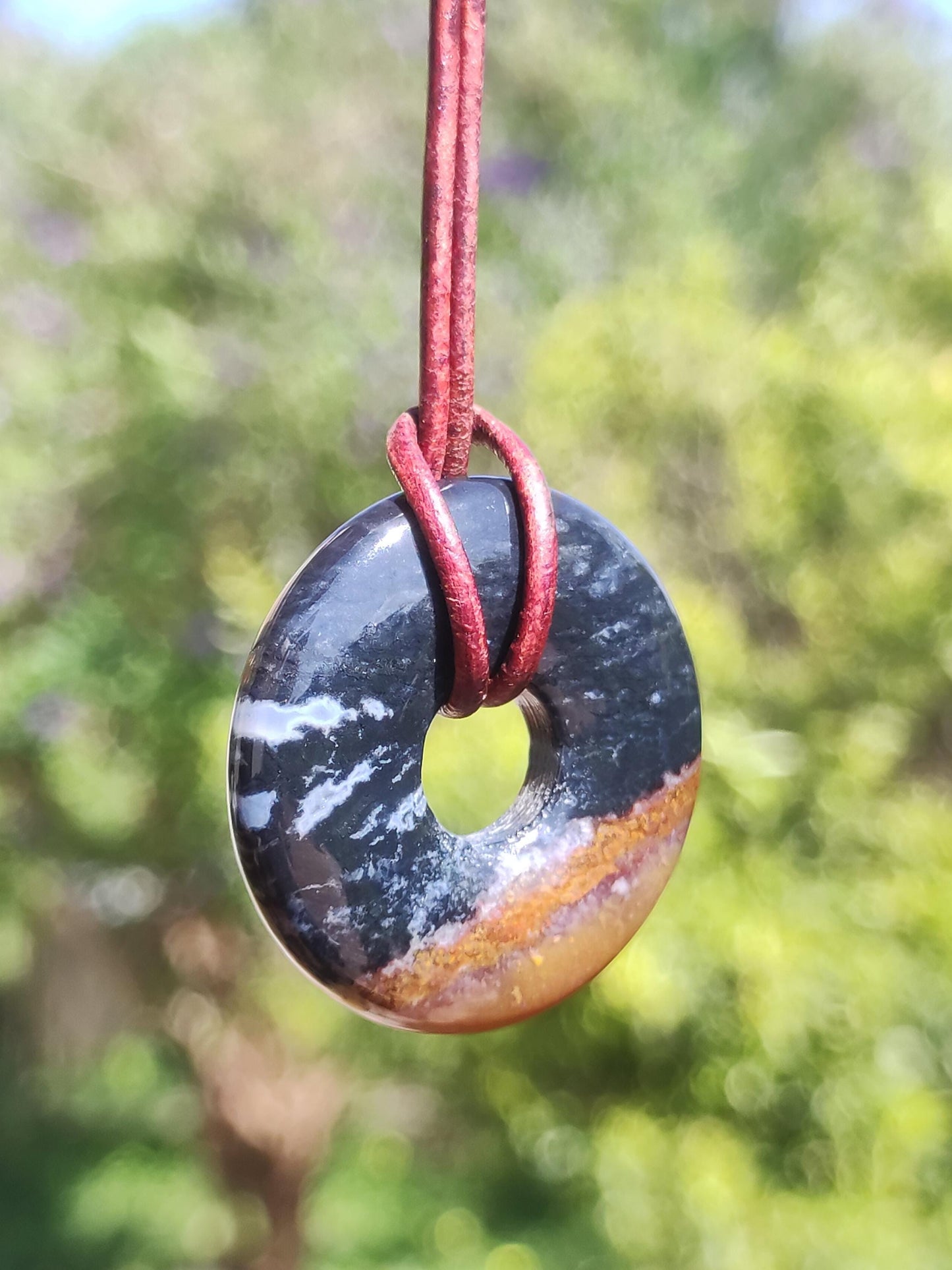 Collier donut en agate noire 30 mm - pierre précieuse homme femme père mère fille ami pierre de guérison bijoux porte-bonheur hippie nature rareté cadeau