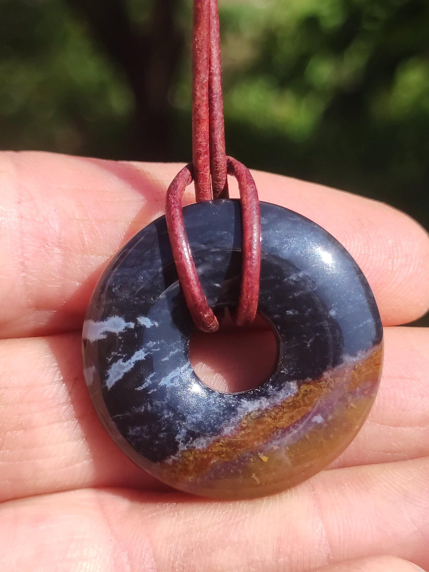 Collier donut en agate noire 30 mm - pierre précieuse homme femme père mère fille ami pierre de guérison bijoux porte-bonheur hippie nature rareté cadeau