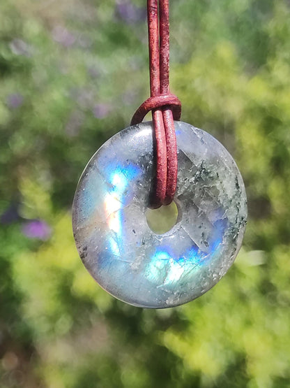 Labradorite ~ Donut 30mm ~ Collier de pierres précieuses Bleu Chatoyant Rareté Naturelle Protection Symbole Pierre de Guérison Cristal HIPPIE GOA Boho Tibet Ethno