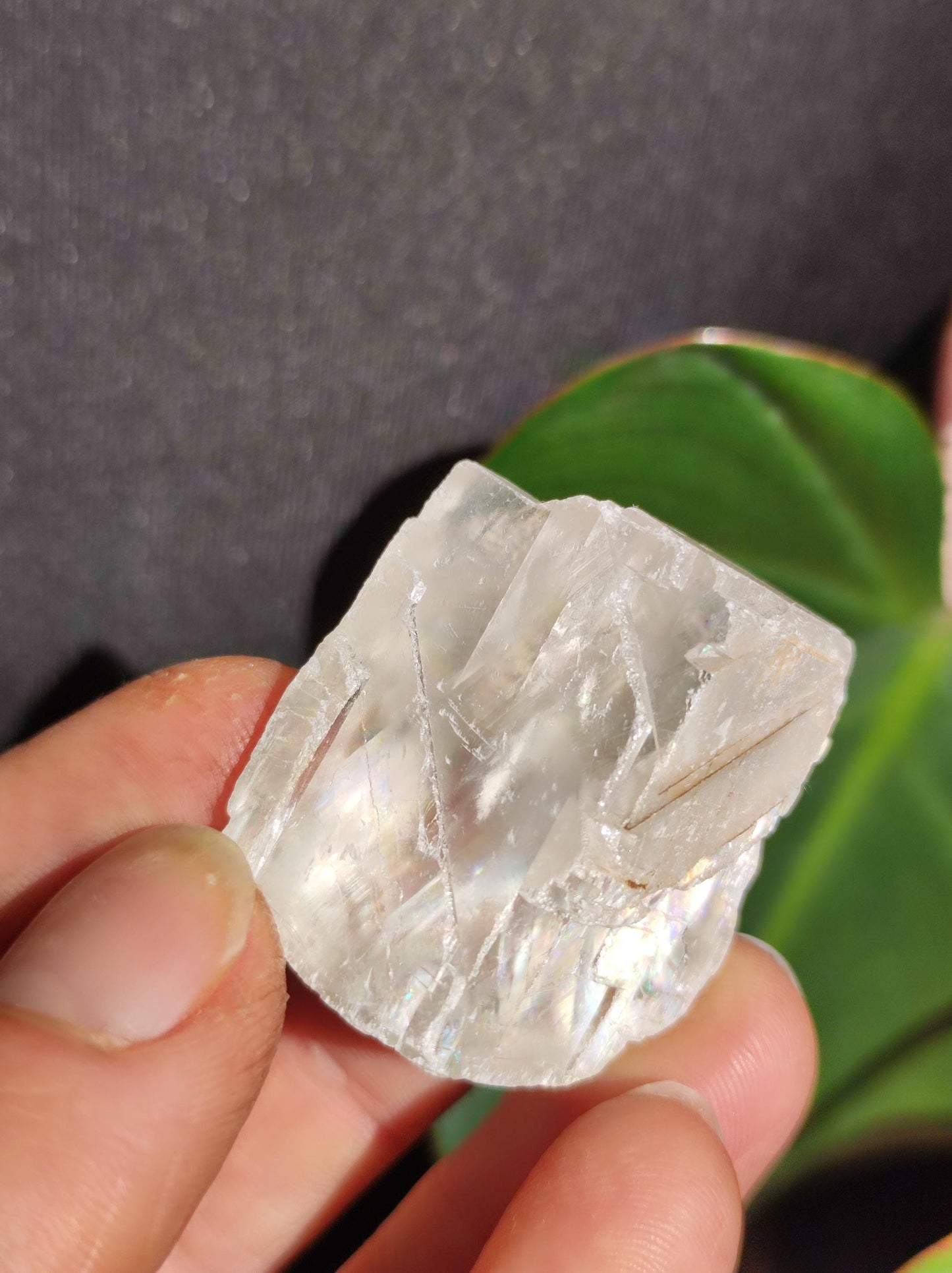 Feldspath brut arc-en-ciel pour collectionneur, rareté, pierre précieuse décorative, cristal, pierre de guérison, minéral, collection, énergie, force, cadeau pour lui ou elle