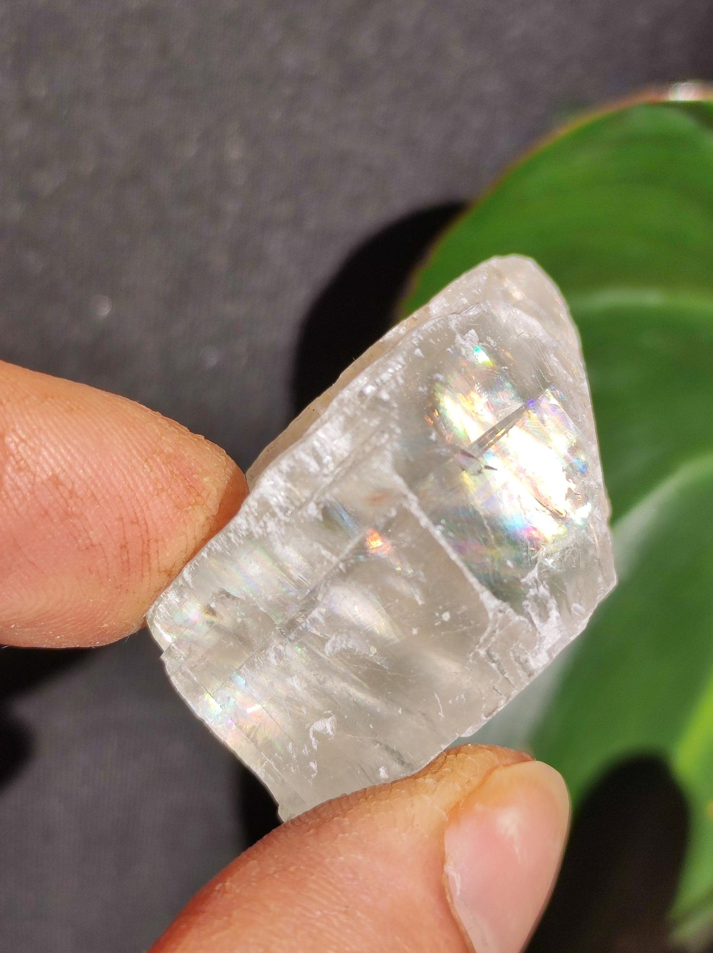Feldspath brut arc-en-ciel pour collectionneur, rareté, pierre précieuse décorative, cristal, pierre de guérison, minéral, collection, énergie, force, cadeau pour lui ou elle