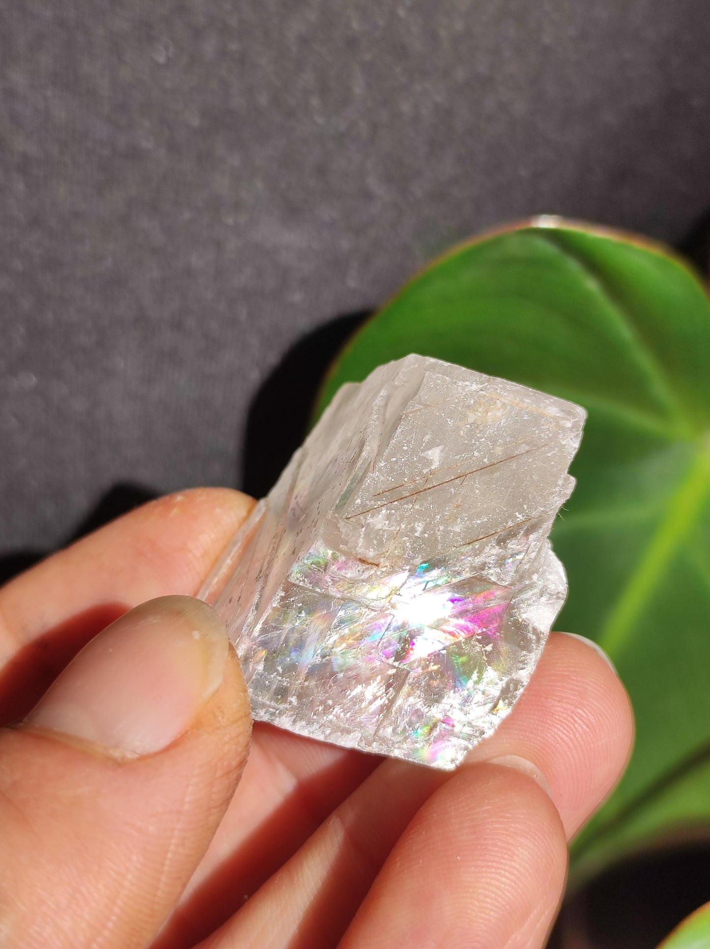 Feldspath brut arc-en-ciel pour collectionneur, rareté, pierre précieuse décorative, cristal, pierre de guérison, minéral, collection, énergie, force, cadeau pour lui ou elle