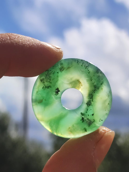 Collier donut en chrysoprase avec pierres précieuses vertes naturelles GOA Boho Hippie Symbole de protection ethnique Pierre de guérison Collecteur Unique Homme Femme He She Cadeau Pendentif