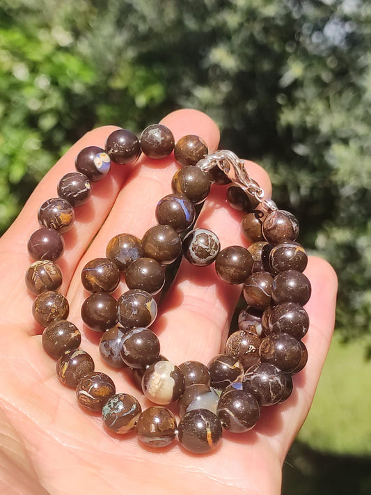 Boulder Opal Australien - Edelstein Perlen 8,5mm Kette Meditation Gebetskette Mantra Boho Heilstein Chakra Kristall Rarität Selten