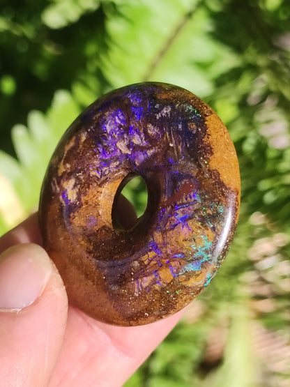 Boulder Opal AAA *Rarité* Collier de beignet à collectionner Queenland Australie Goa Hippie Boho Bijoux Symbole de protection naturelle Pendentif en pierre de guérison