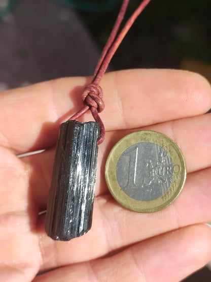 Tourmaline / Schörl brut et poli ~ Collier de pierres précieuses noir Hippie GoaPsy Boho Tibet Ethno Pierre de guérison naturelle pendentif de pouvoir homme frère cadeau