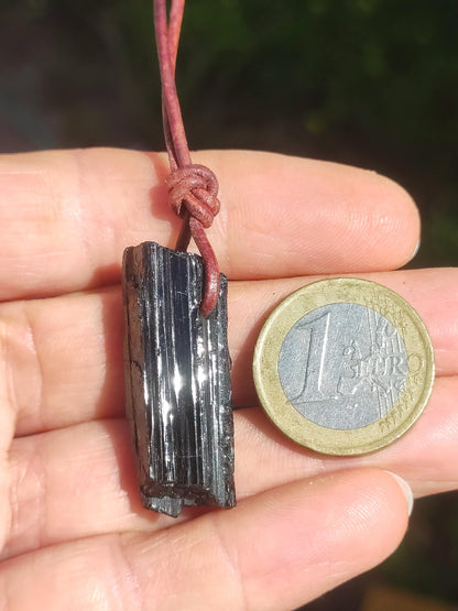 Tourmaline / Schörl brut et poli ~ Collier de pierres précieuses noir Hippie GoaPsy Boho Tibet Ethno Pierre de guérison naturelle pendentif de pouvoir homme frère cadeau
