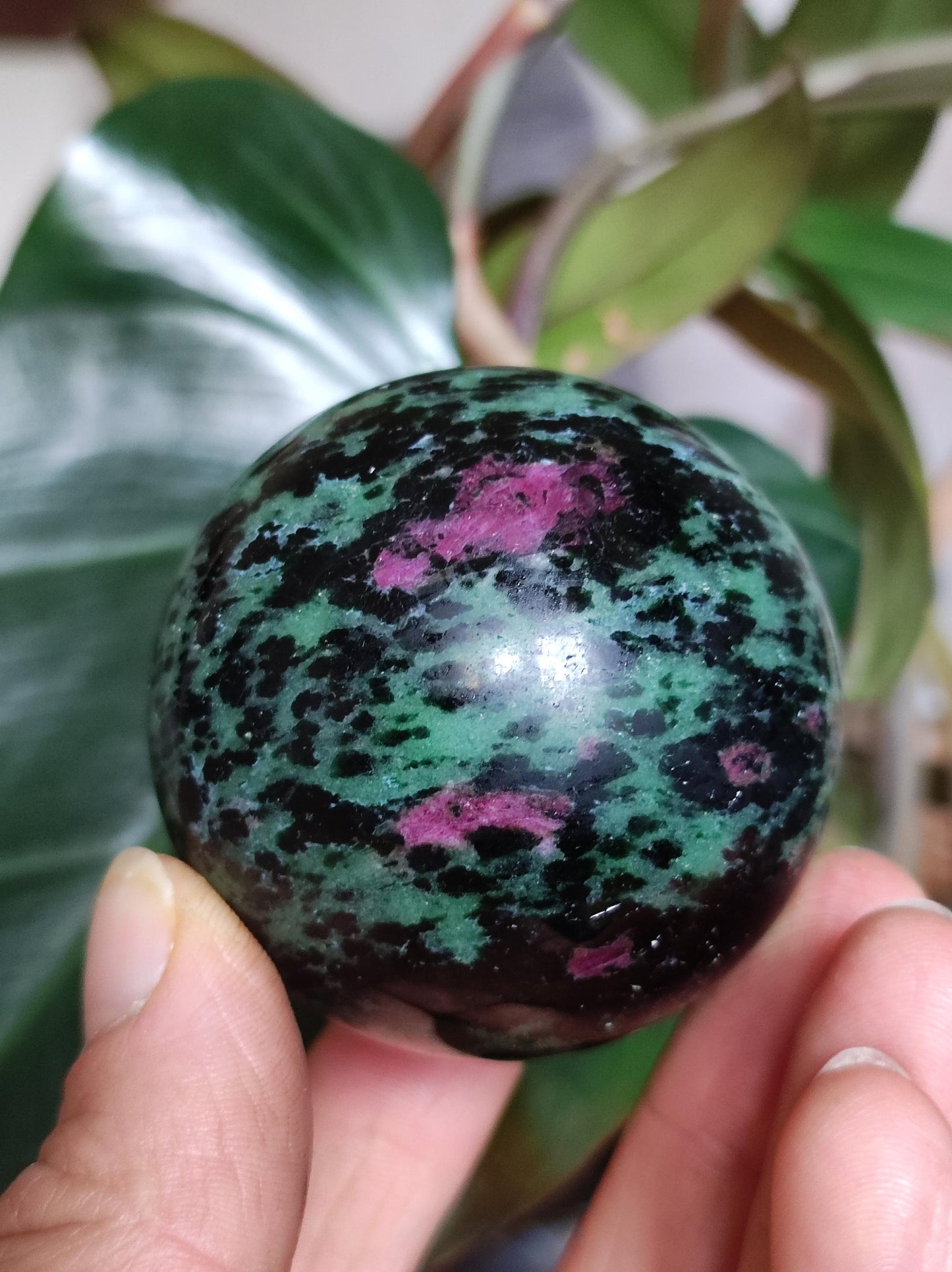 Rubis &amp; Zoisite Vert Rouge - Boule de Pierres Précieuses Sphère Décorative Collecteur Niveau Minéral Pierre de Guérison Vivante Qualité Naturelle Rare Rareté Cadeau Homme Femme