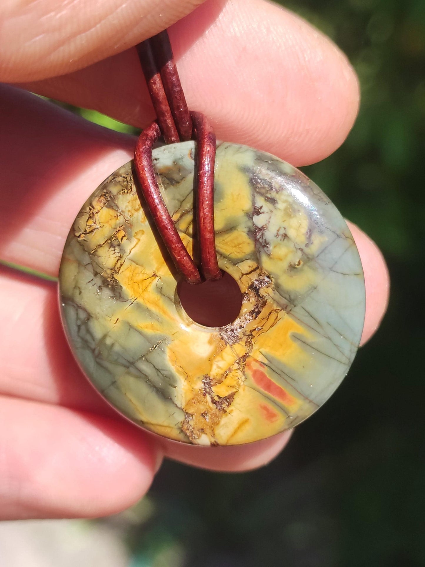 Picasso Jasper 30mm Donut Gemstone Collier HIPPIE GOA Boho Ethno Nature Donut Protection Symbole Guérison Pierre Collecteur Unique Homme Femme He She Cadeau