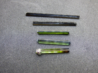 SET 5x Tourmaline verte - AAA Qualité Brut Bâtons Rareté Rare Minéral Brésil Collectionneurs Étapes Pierre précieuse Déco Cristal Pierre de guérison Nature