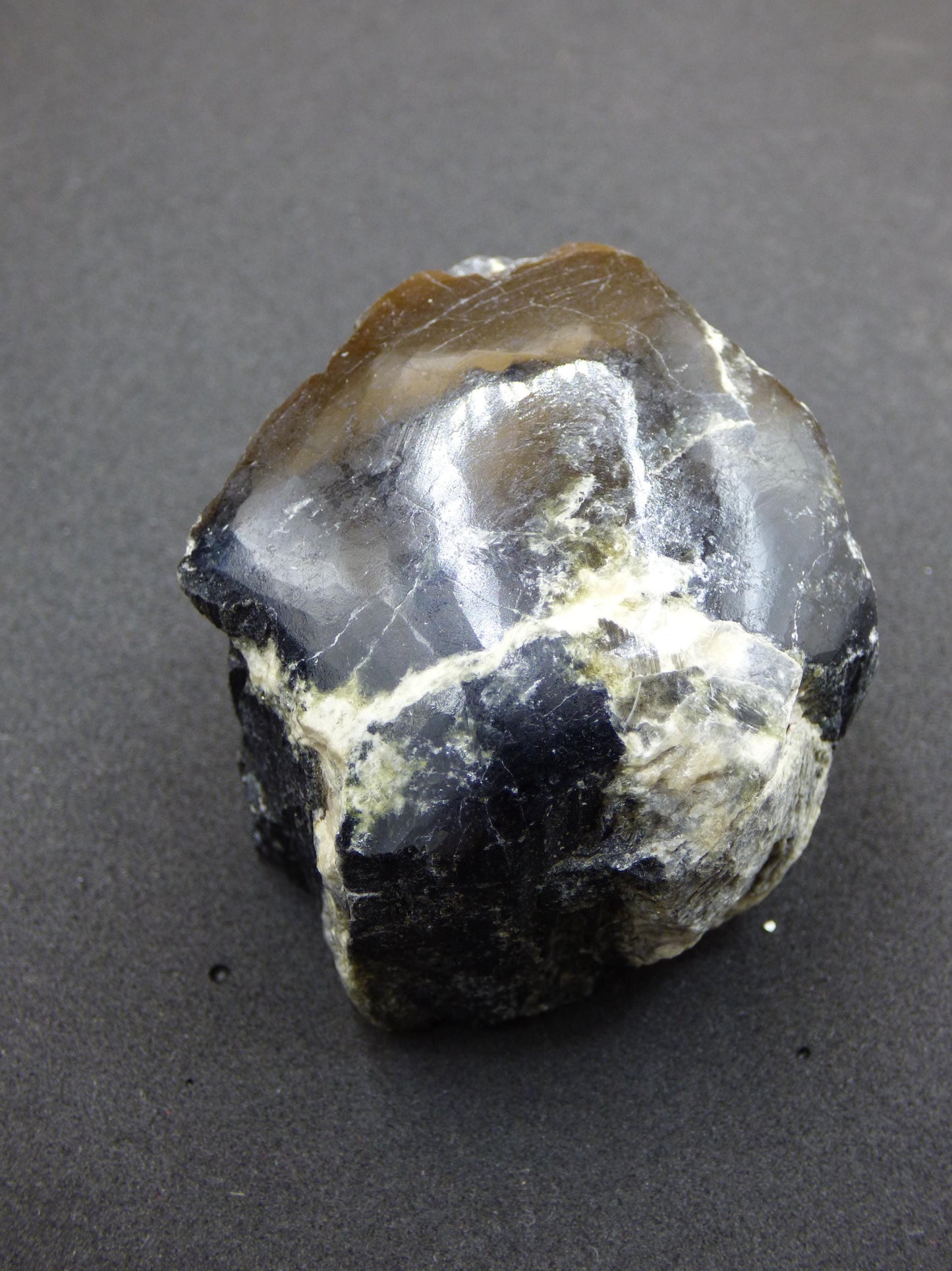 Tourmaline noire XL (Schörl) - coupe brute - niveau décoratif grande énergie de guérison radioprotection pierre de guérison cadeau maison appartement