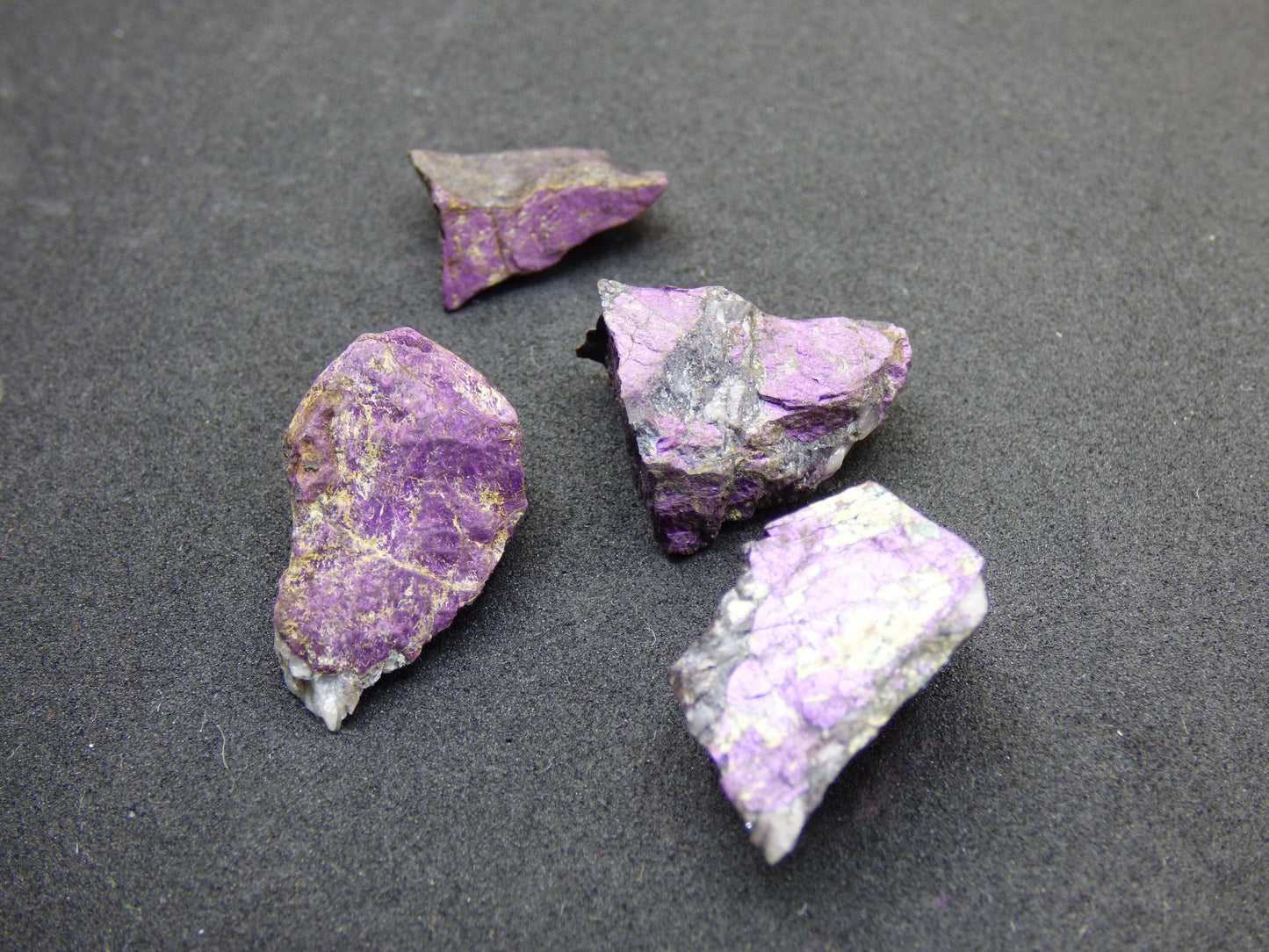 Set 4x XS Purpurit ~ Sammler Roh Stufe Deko Mineral Afrika Namibia Heilstein Kristalle Mann Frau Kind Geschenk Er Sie Bruder Mineral Deko