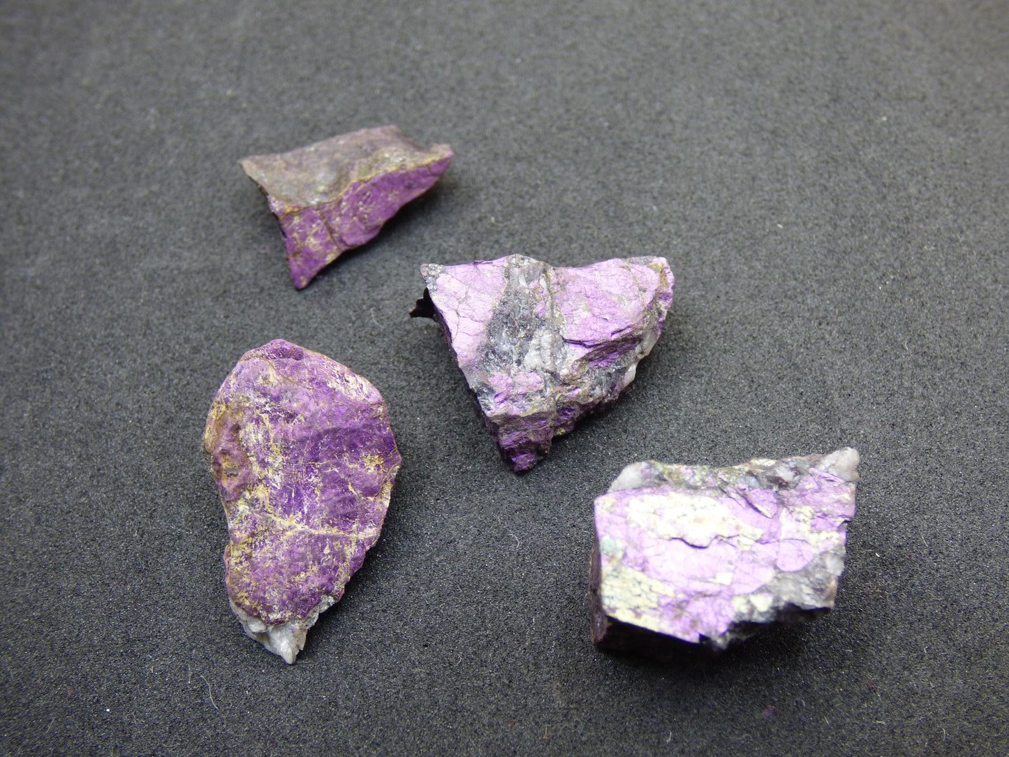 Set 4x XS Purpurit ~ Sammler Roh Stufe Deko Mineral Afrika Namibia Heilstein Kristalle Mann Frau Kind Geschenk Er Sie Bruder Mineral Deko