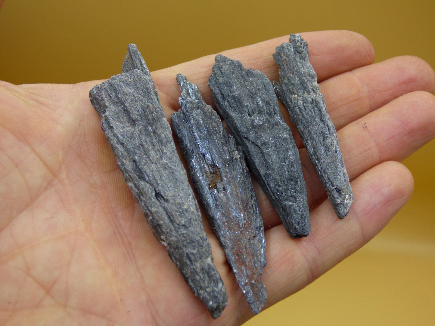 4x SET cyanite noire Kyanite éventail Kyanite brute Spécimen rare Pierre précieuse Déco Cristal Lithothérapie Minéral Énergie Nature Cadeau