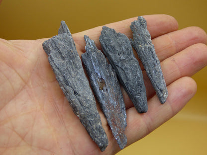 4x SET cyanite noire Kyanite éventail Kyanite brute Spécimen rare Pierre précieuse Déco Cristal Lithothérapie Minéral Énergie Nature Cadeau