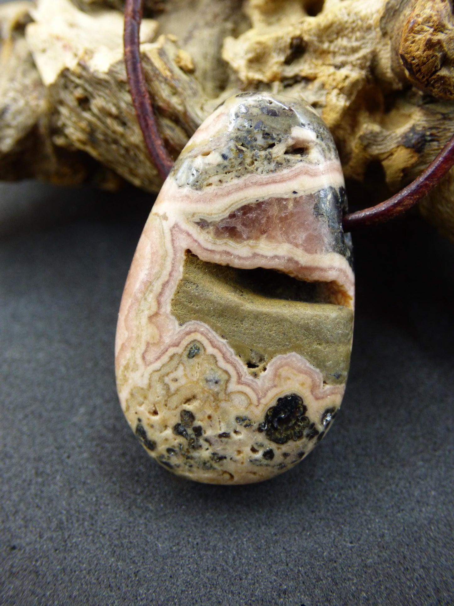 Rhodochrosite A - Collier de pierres précieuses rose pierre de guérison He She Homme Femme Cadeau Chanceux Pendentif HIPPIE GOA Boho Tibet Ethnique Naturel Unique