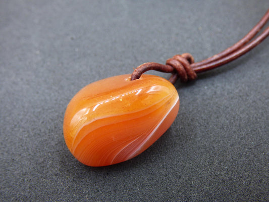 Cornaline Cornaline Cornaline - Collier de pierres précieuses rouge Pierre de guérison naturelle Cristaux Pendentif Homme Femme Enfant Cadeau Lui Elle Frère Sœur