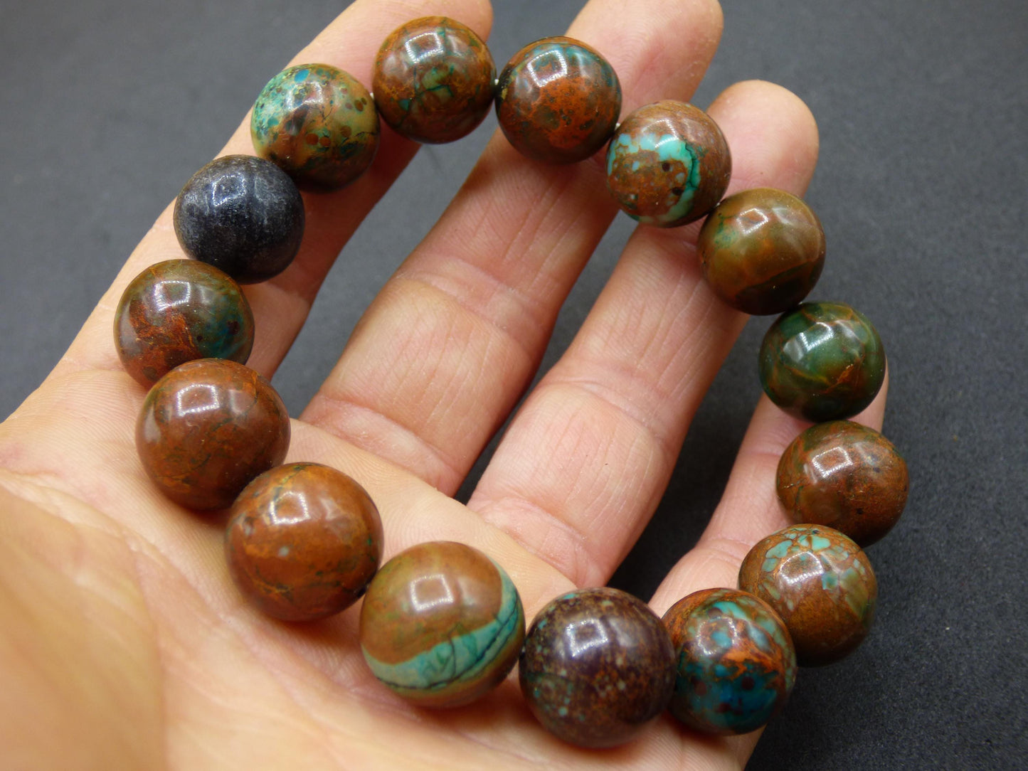 Bracelet en perles d'opale de 12 mm - Pierre précieuse *Unique* Pierre de guérison naturelle Cristal Chakra Cadeau rare pour hommes et femmes, Multicolore, Rouge, Bleu