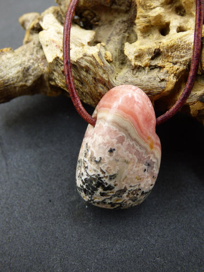 Rhodochrosite A - Collier de pierres précieuses rose pierre de guérison He She Homme Femme Cadeau Chanceux Pendentif HIPPIE GOA Boho Tibet Ethnique Naturel Unique