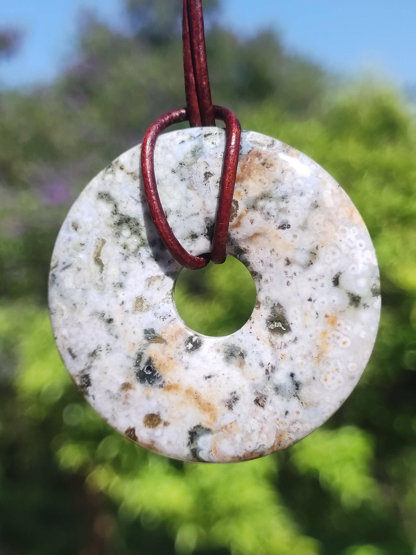 Jaspe Océan multicolore ~ Collier en pierre précieuse Donut 40 mm Océan Nature Pierre de guérison Rareté Cristaux Bijoux Pendentif Cadeau Elle Lui Femme Homme Rareté
