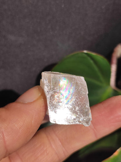 Feldspath brut arc-en-ciel pour collectionneur, rareté, pierre précieuse décorative, cristal, pierre de guérison, minéral, collection, énergie, force, cadeau pour lui ou elle