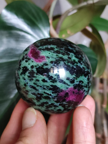 Rubis &amp; Zoisite Vert Rouge - Boule de Pierres Précieuses Sphère Décorative Collecteur Niveau Minéral Pierre de Guérison Vivante Qualité Naturelle Rare Rareté Cadeau Homme Femme