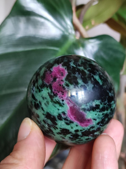 Rubis &amp; Zoisite Vert Rouge - Boule de Pierres Précieuses Sphère Décorative Collecteur Niveau Minéral Pierre de Guérison Vivante Qualité Naturelle Rare Rareté Cadeau Homme Femme