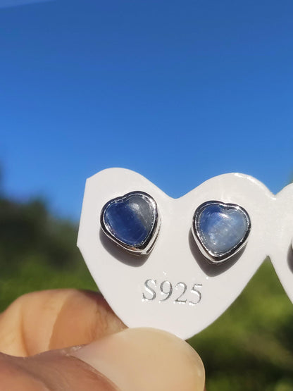 Clous d'oreilles cœur en cyanite bleue argent sterling 925 rareté AAA bijoux femme boucles d'oreilles pierre précieuse pierre de guérison cadeau bijoux précieux rare unique