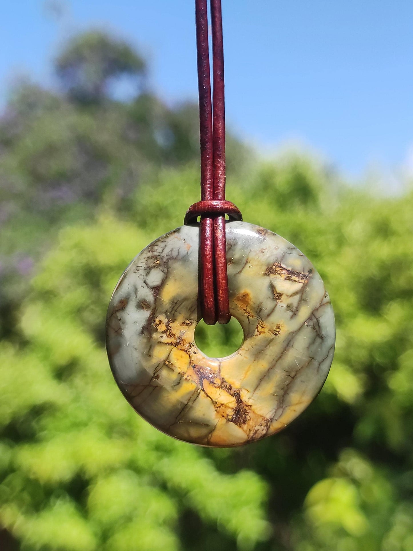 Picasso Jasper 30mm Donut Gemstone Collier HIPPIE GOA Boho Ethno Nature Donut Protection Symbole Guérison Pierre Collecteur Unique Homme Femme He She Cadeau