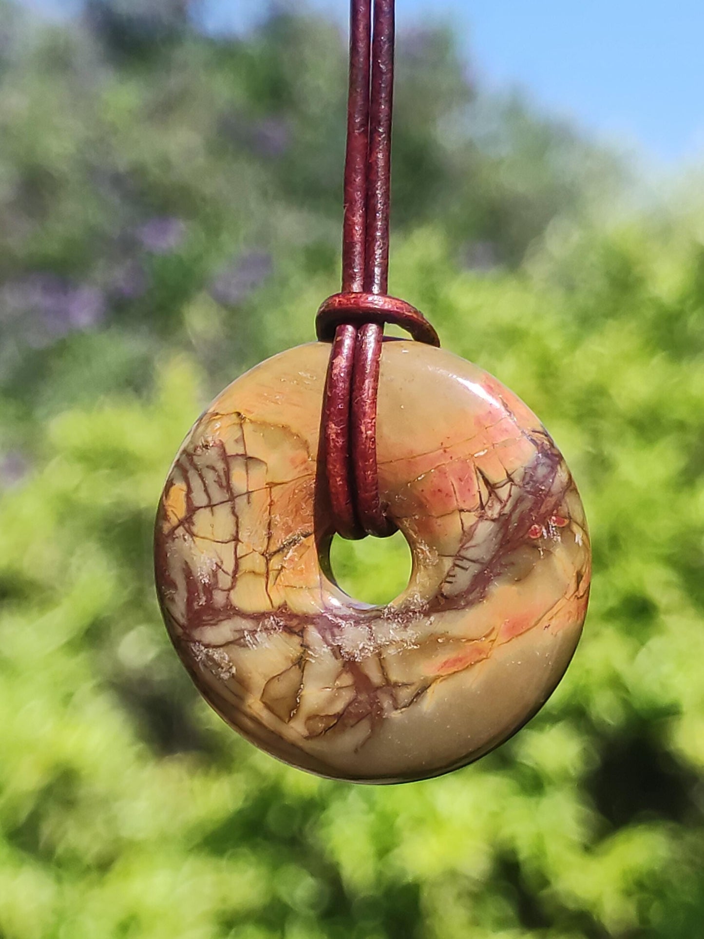 Picasso Jasper 30mm Donut Gemstone Collier HIPPIE GOA Boho Ethno Nature Donut Protection Symbole Guérison Pierre Collecteur Unique Homme Femme He She Cadeau