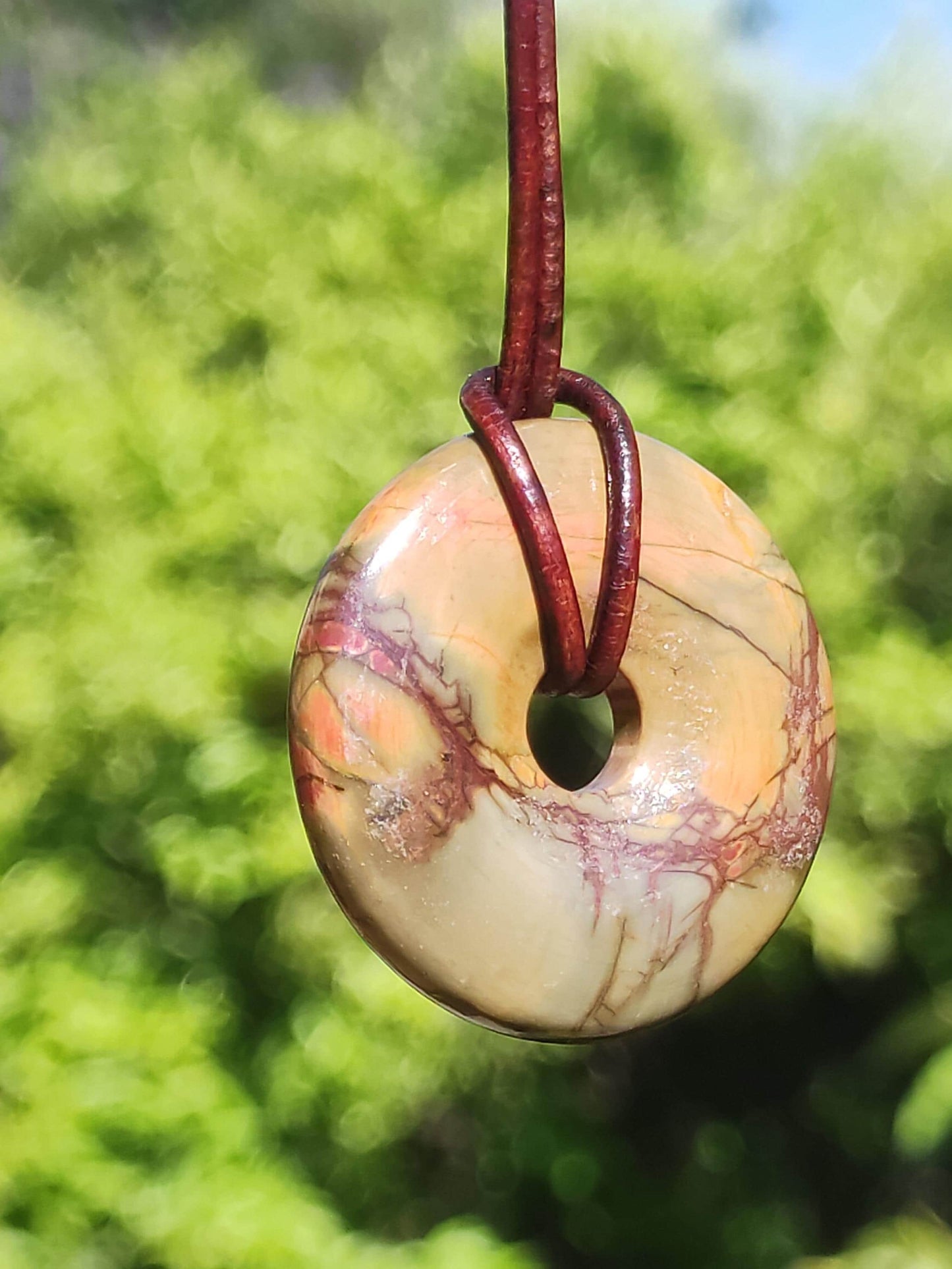 Picasso Jasper 30mm Donut Gemstone Collier HIPPIE GOA Boho Ethno Nature Donut Protection Symbole Guérison Pierre Collecteur Unique Homme Femme He She Cadeau